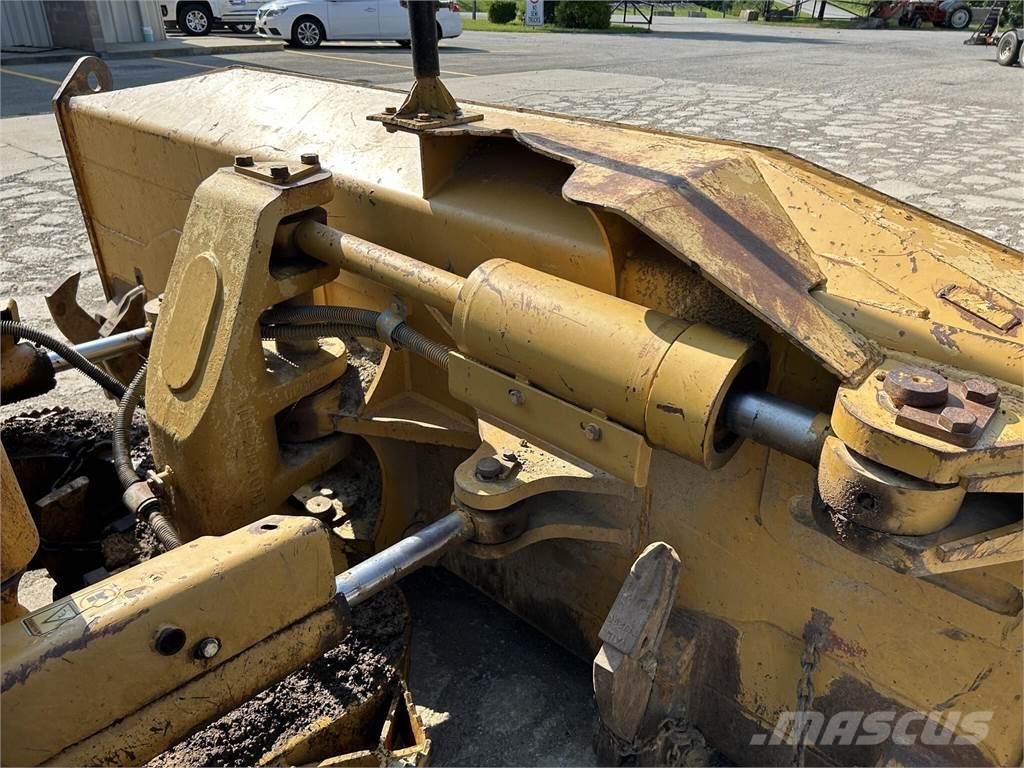 CAT D6N XL Гусеничные бульдозеры