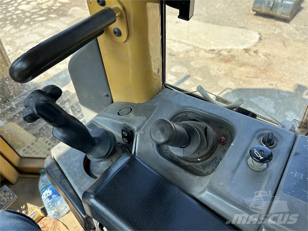 CAT D6N XL Гусеничные бульдозеры