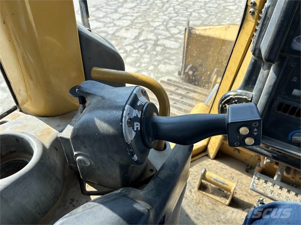 CAT D6N XL Гусеничные бульдозеры
