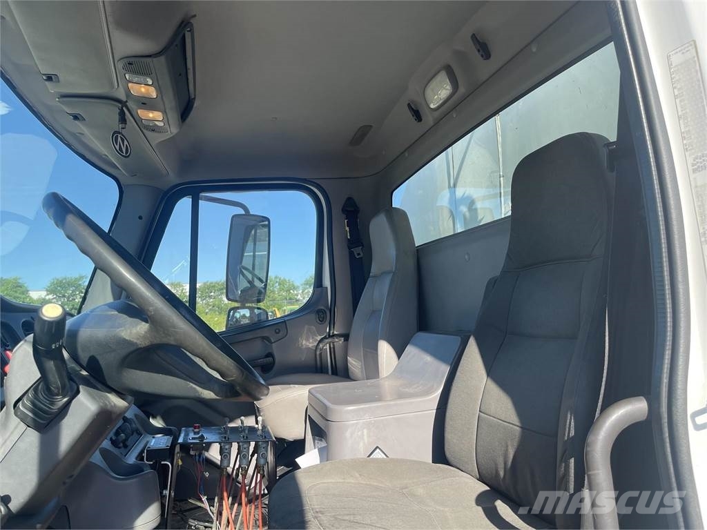 Freightliner BUSINESS CLASS M2 106 Auto-tanques