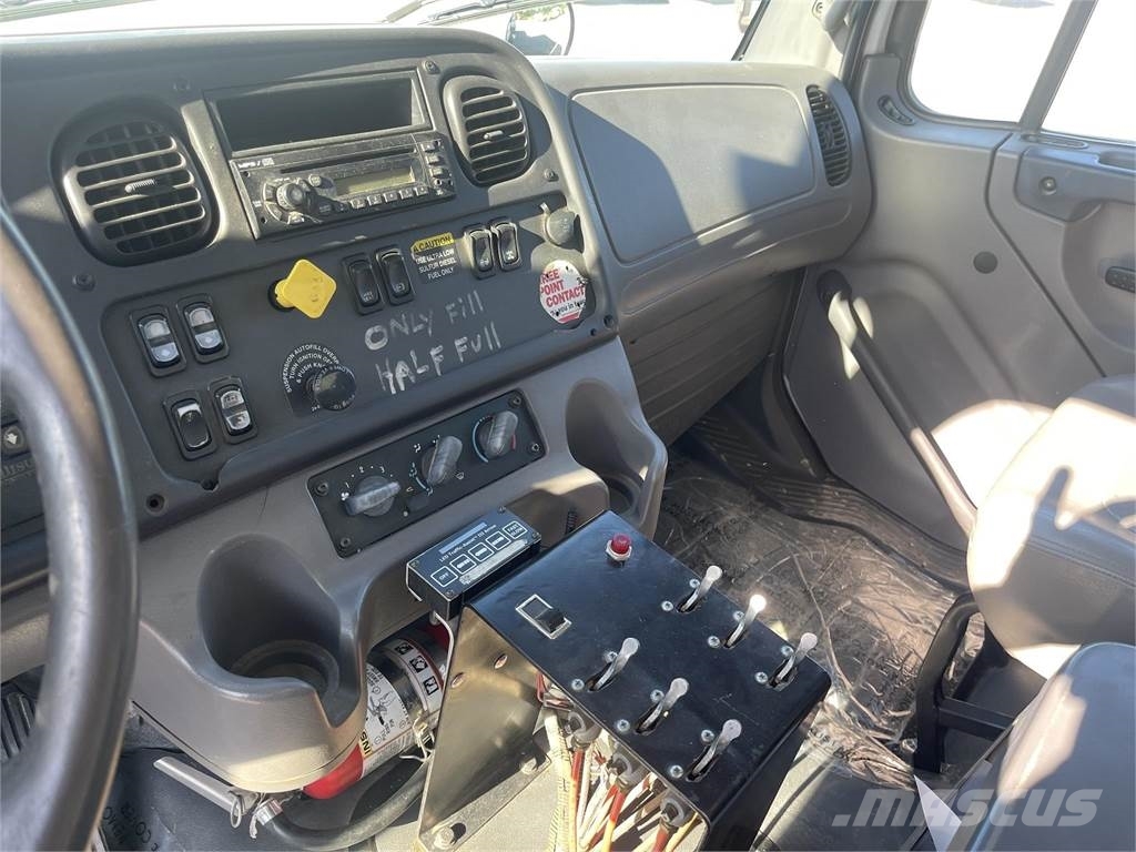 Freightliner BUSINESS CLASS M2 106 Auto-tanques