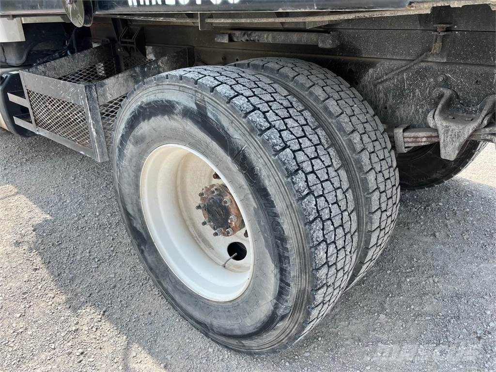 Freightliner BUSINESS CLASS M2 106 건설 장비 - 기타
