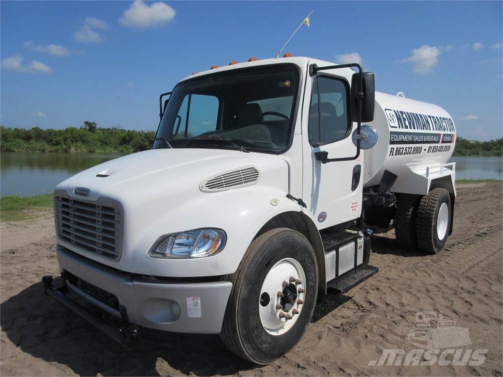 Freightliner BUSINESS CLASS M2 106 Camion citerne à eau