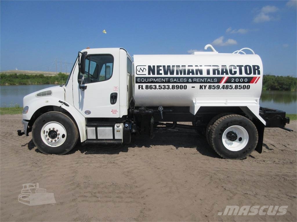 Freightliner BUSINESS CLASS M2 106 Camion citerne à eau
