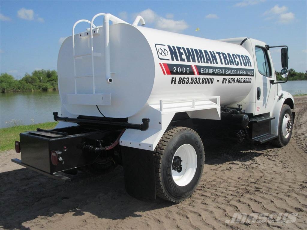 Freightliner BUSINESS CLASS M2 106 Camion citerne à eau