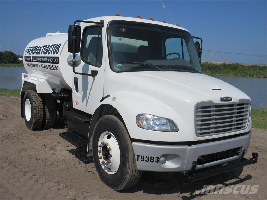 Freightliner BUSINESS CLASS M2 106 Camion citerne à eau