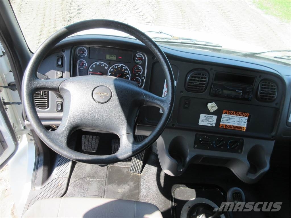 Freightliner BUSINESS CLASS M2 106 Camion citerne à eau