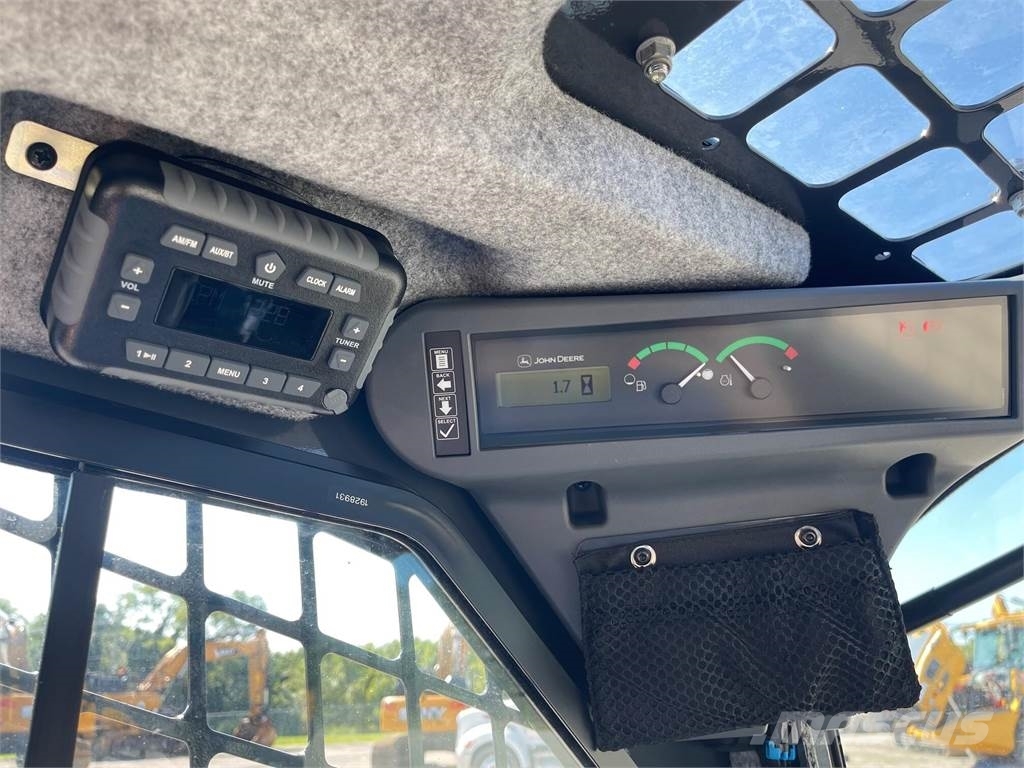 John Deere 333G 滑移轉向裝載機