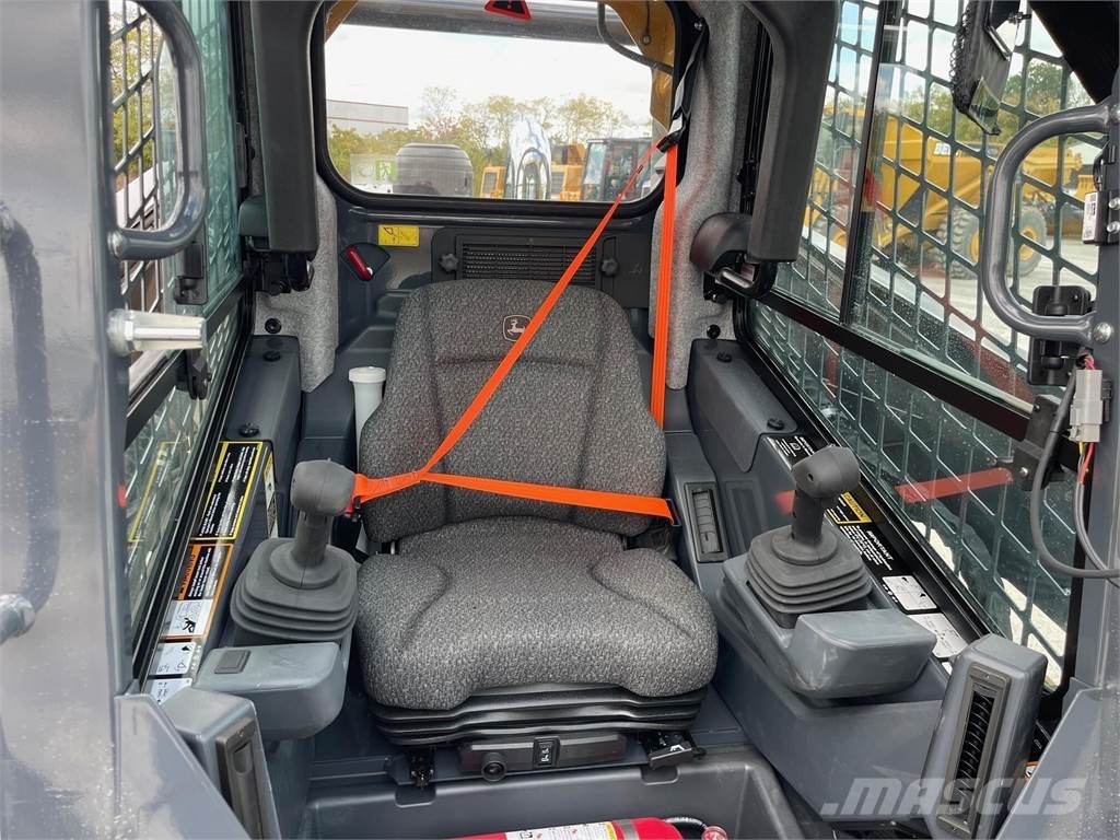 John Deere 333G 滑移轉向裝載機