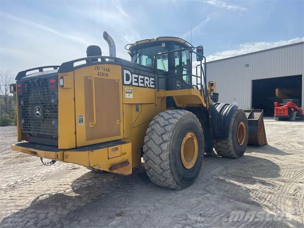 John Deere 744K Kolesové nakladače