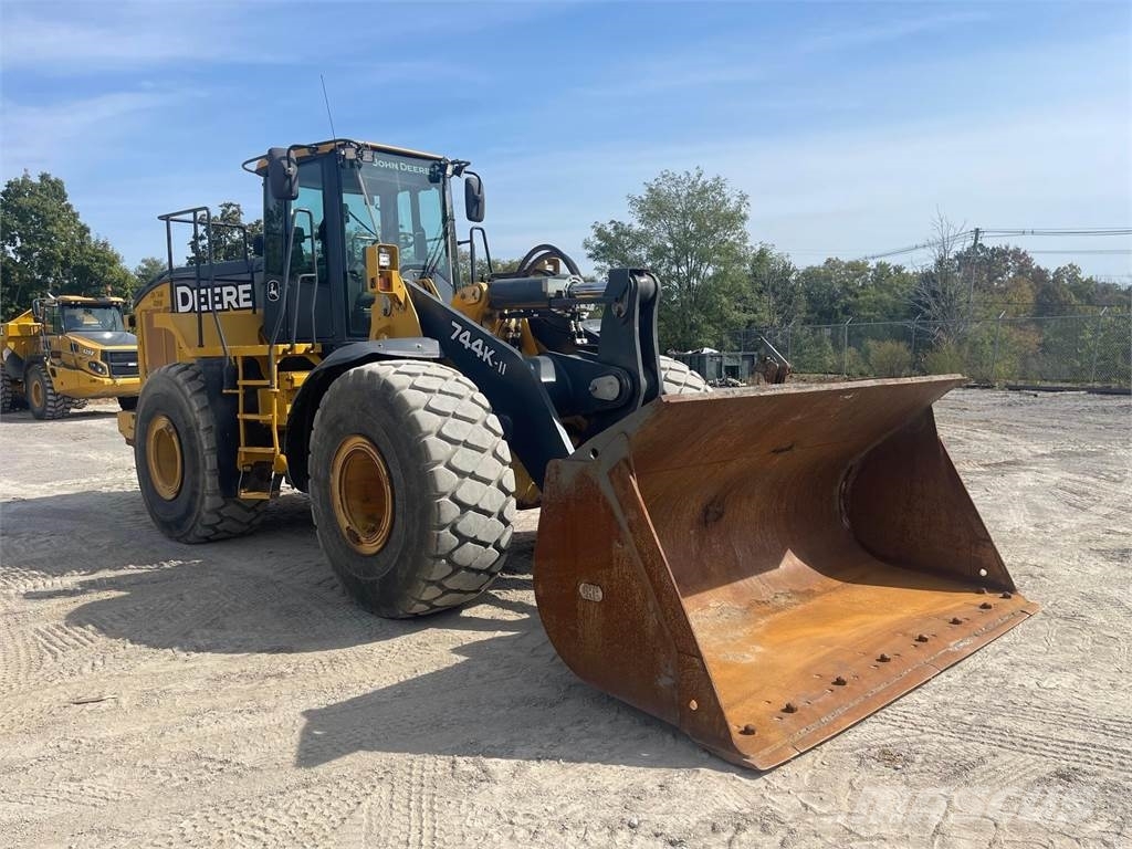 John Deere 744K Kolesové nakladače