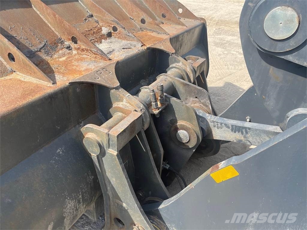 John Deere 744K Kolesové nakladače