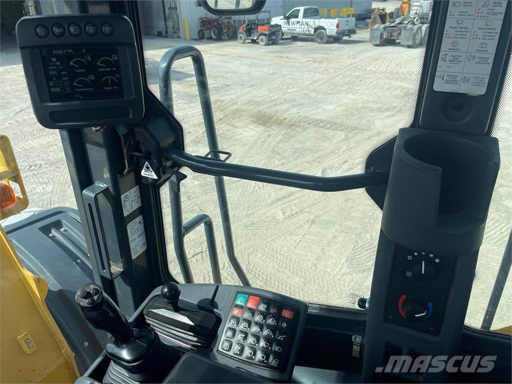 John Deere 744K Kolesové nakladače