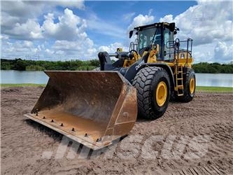 John Deere 744L Wheel loaders