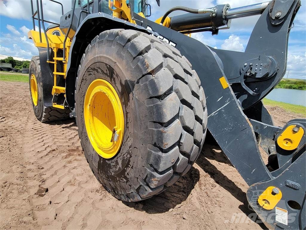 John Deere 744L Wheel loaders