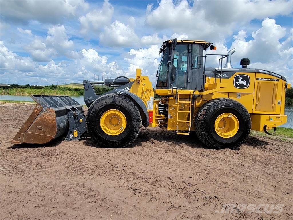 John Deere 744L Wheel loaders