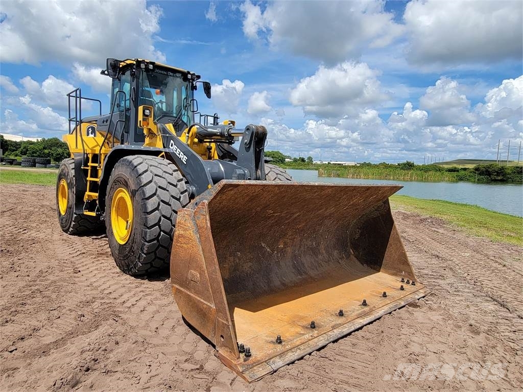 John Deere 744L Wheel loaders