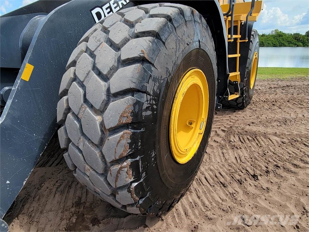 John Deere 744L Wheel loaders