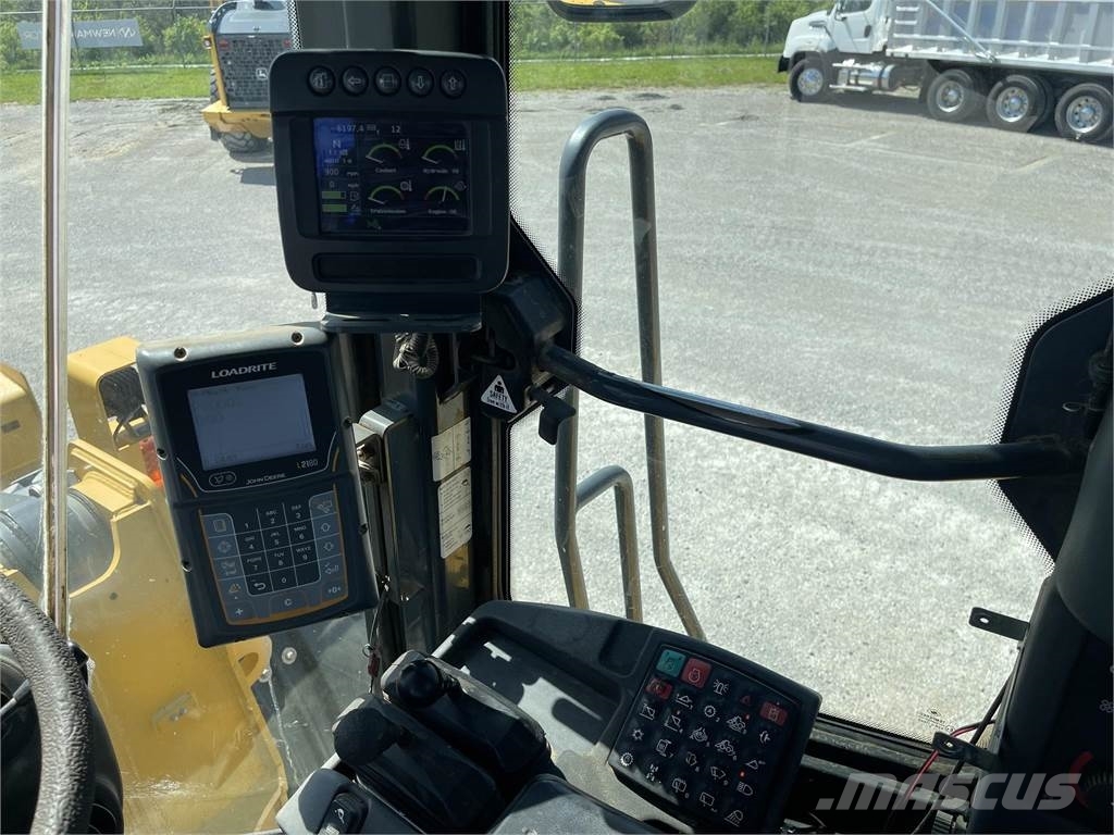 John Deere 844KIII Kolesové nakladače