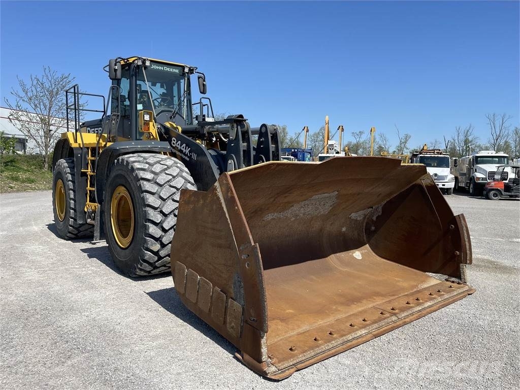 John Deere 844KIII Kolesové nakladače
