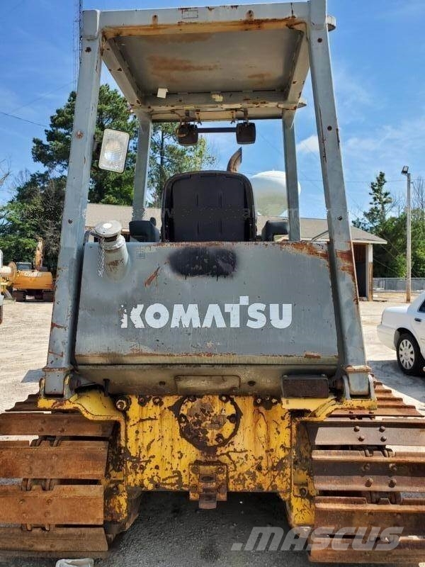 Komatsu D38P-1 LGP Buldožeri guseničari