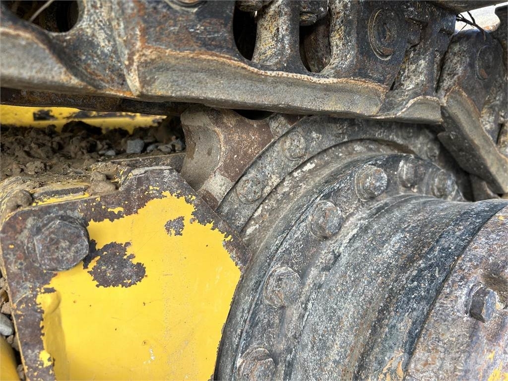 Komatsu D39PX-24 Pásové dozéry