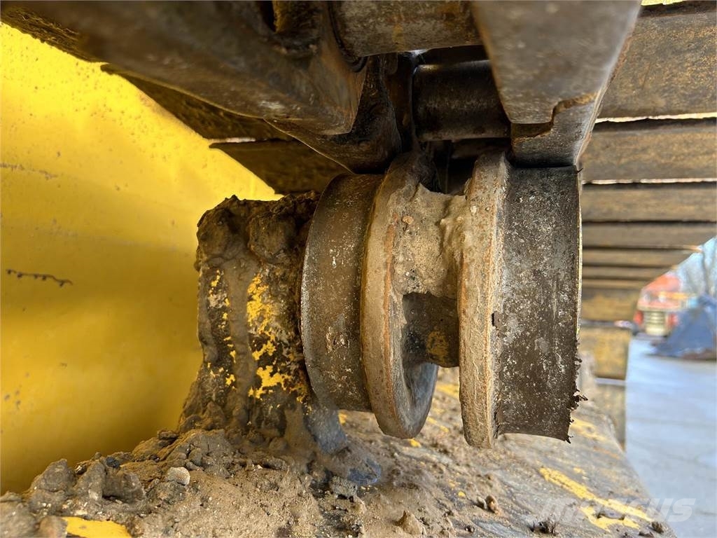 Komatsu D39PX-24 Pásové dozéry