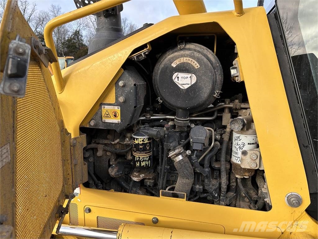 Komatsu D39PX-24 Pásové dozéry