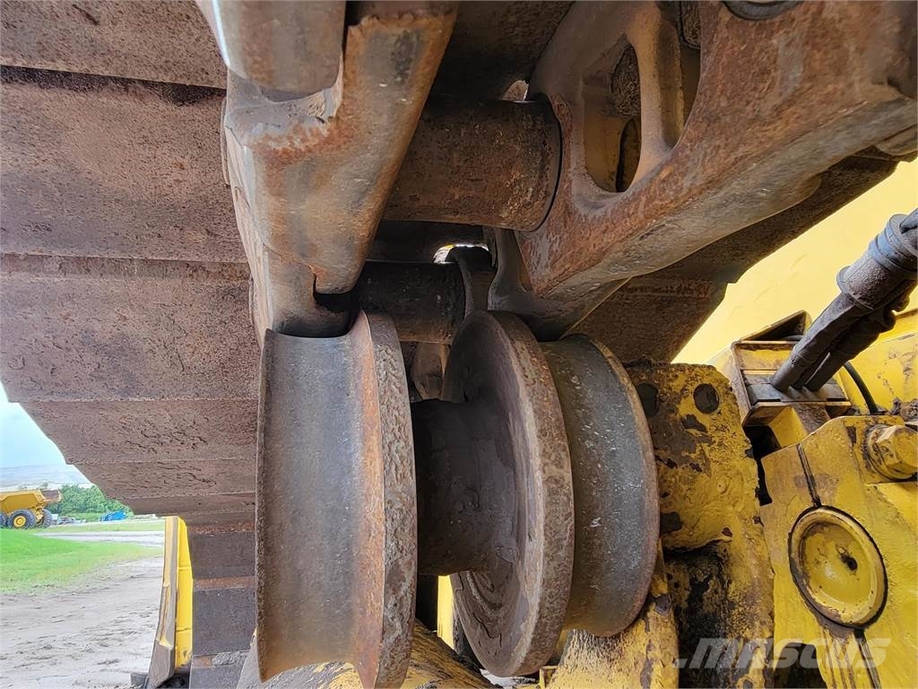 Komatsu D65PX-18 بلدوزرات مجنزرة