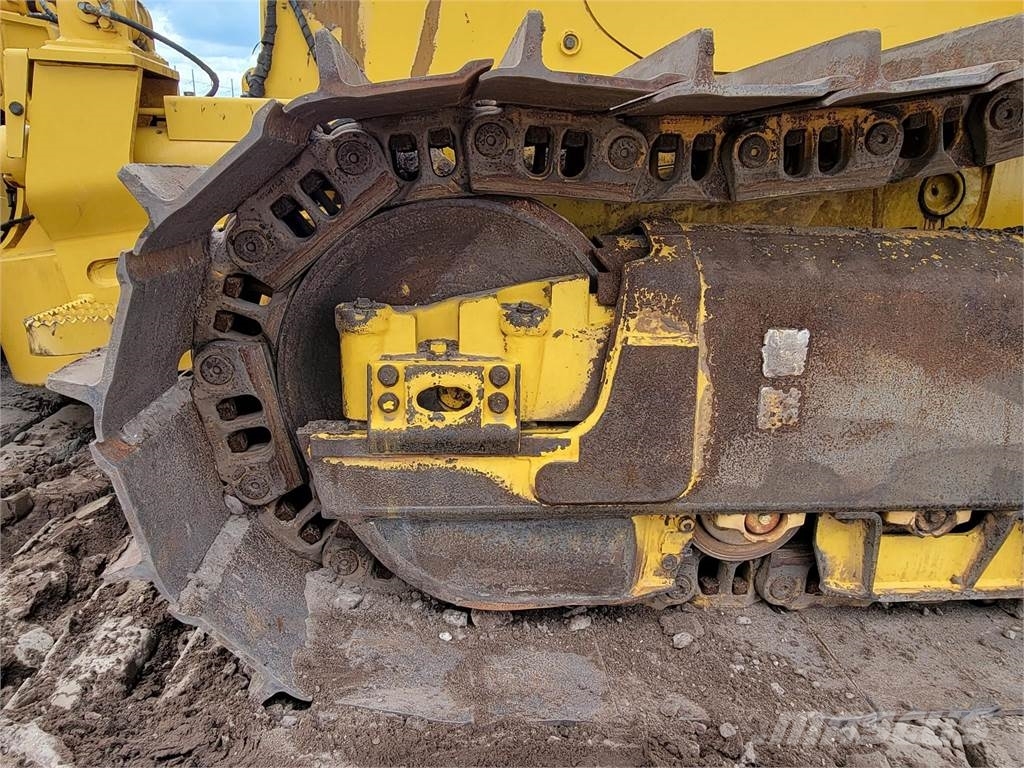 Komatsu D65PX-18 بلدوزرات مجنزرة