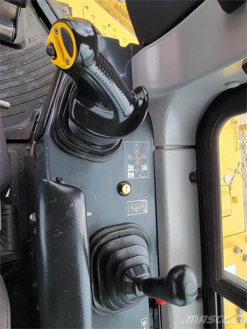 Komatsu D65PX-18 بلدوزرات مجنزرة