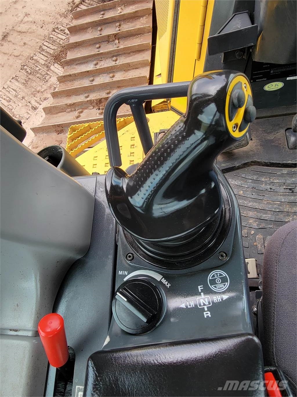 Komatsu D65PX-18 بلدوزرات مجنزرة