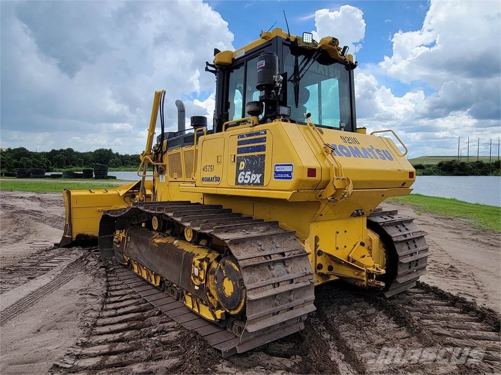 Komatsu D65PX-18 بلدوزرات مجنزرة