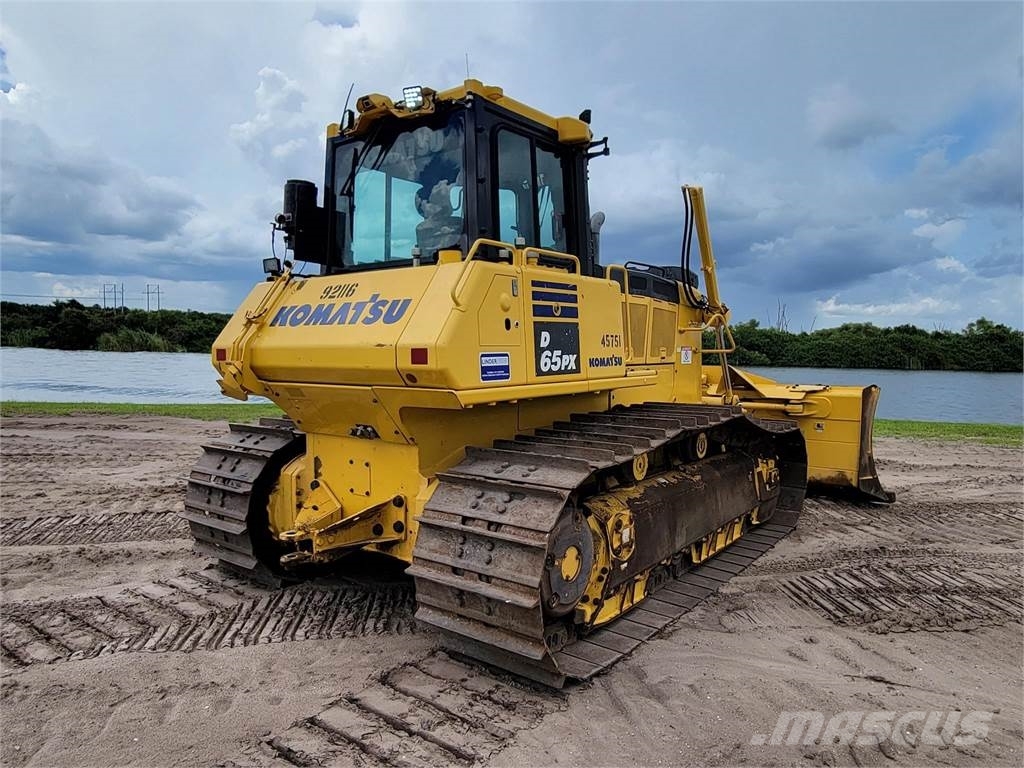 Komatsu D65PX-18 بلدوزرات مجنزرة