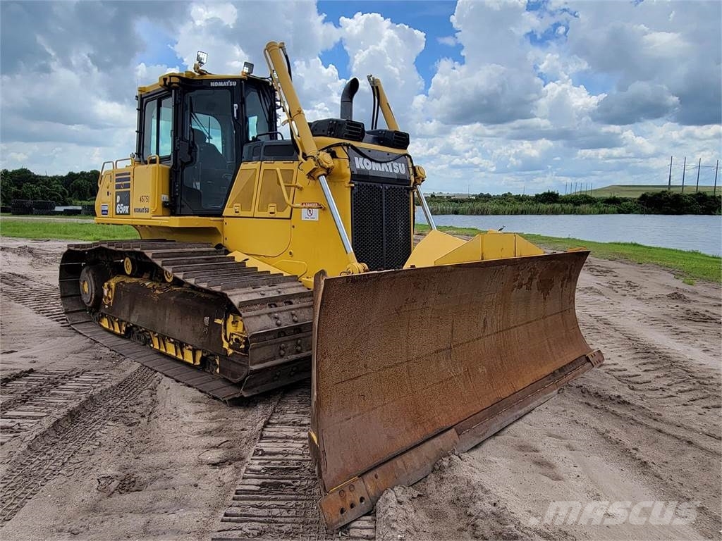 Komatsu D65PX-18 بلدوزرات مجنزرة