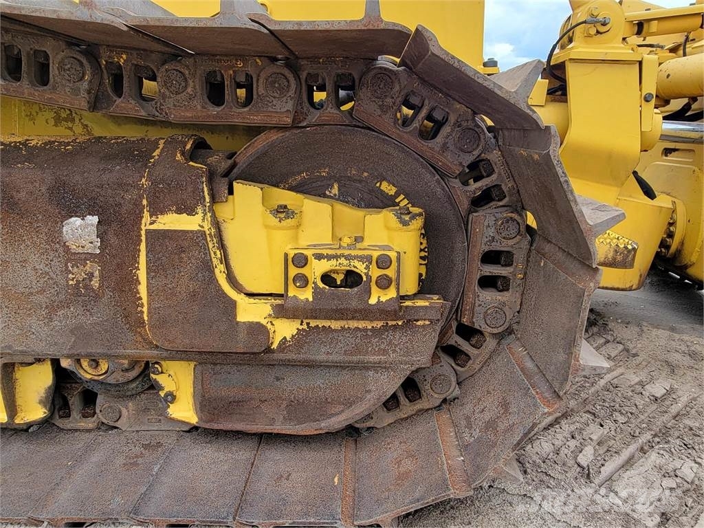 Komatsu D65PX-18 بلدوزرات مجنزرة