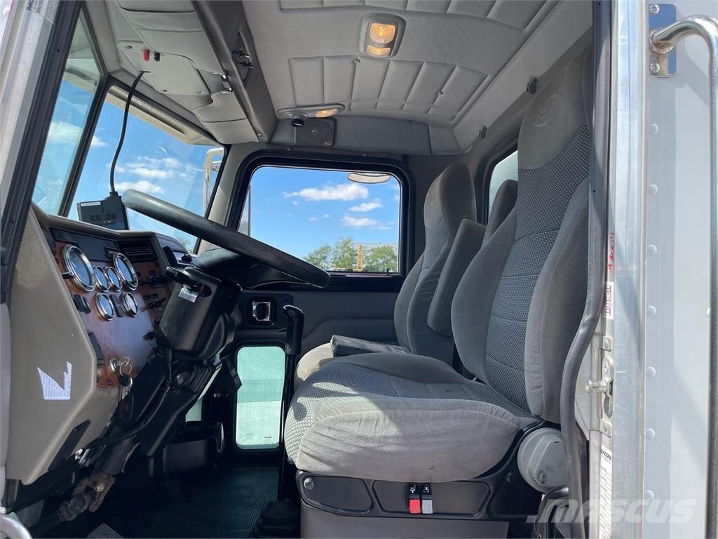 Peterbilt 335 건설 장비 - 기타