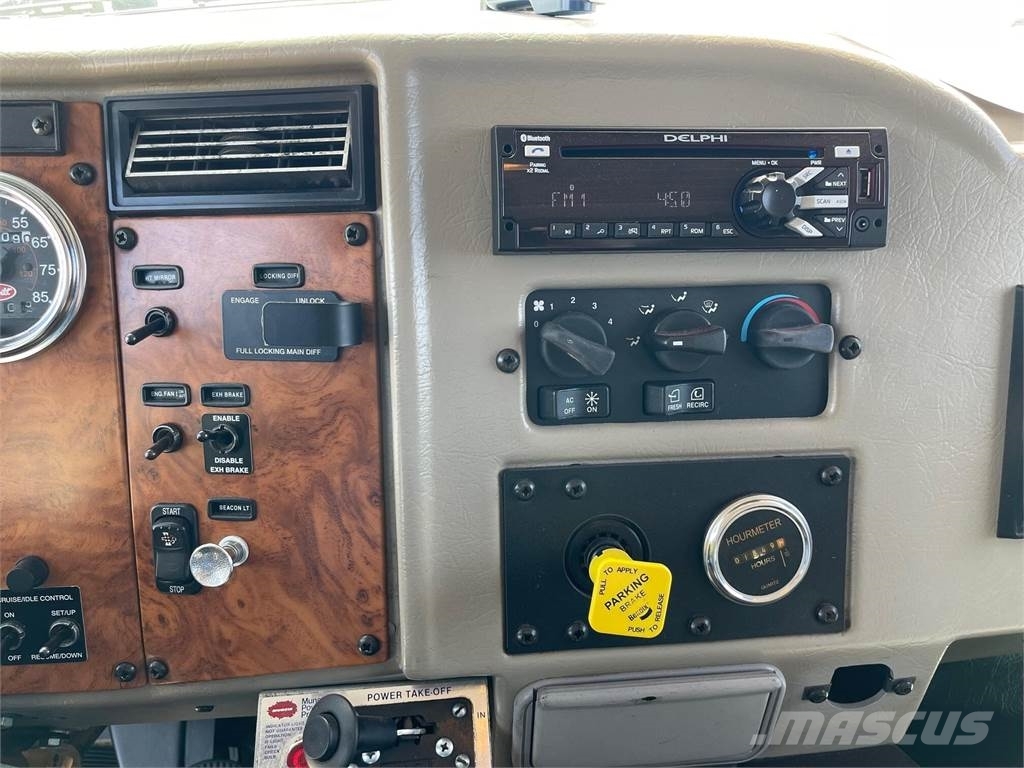 Peterbilt 335 건설 장비 - 기타