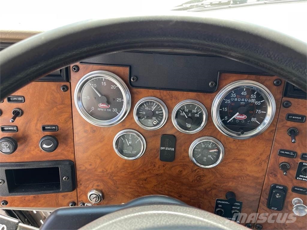 Peterbilt 335 건설 장비 - 기타