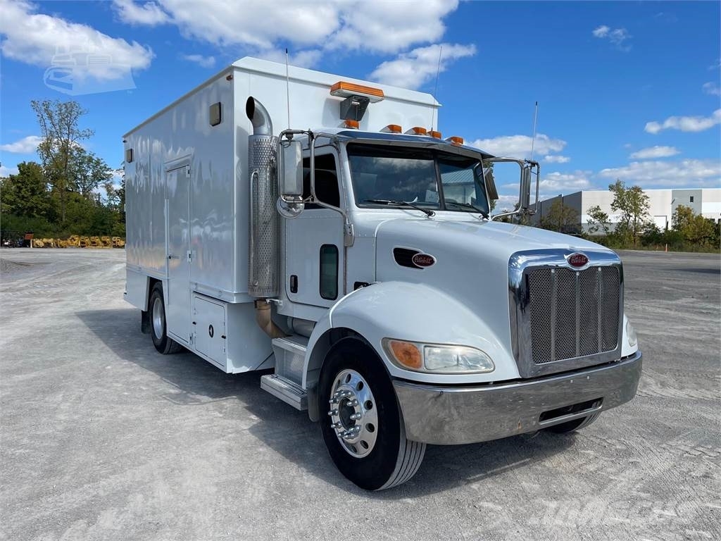 Peterbilt 335 건설 장비 - 기타