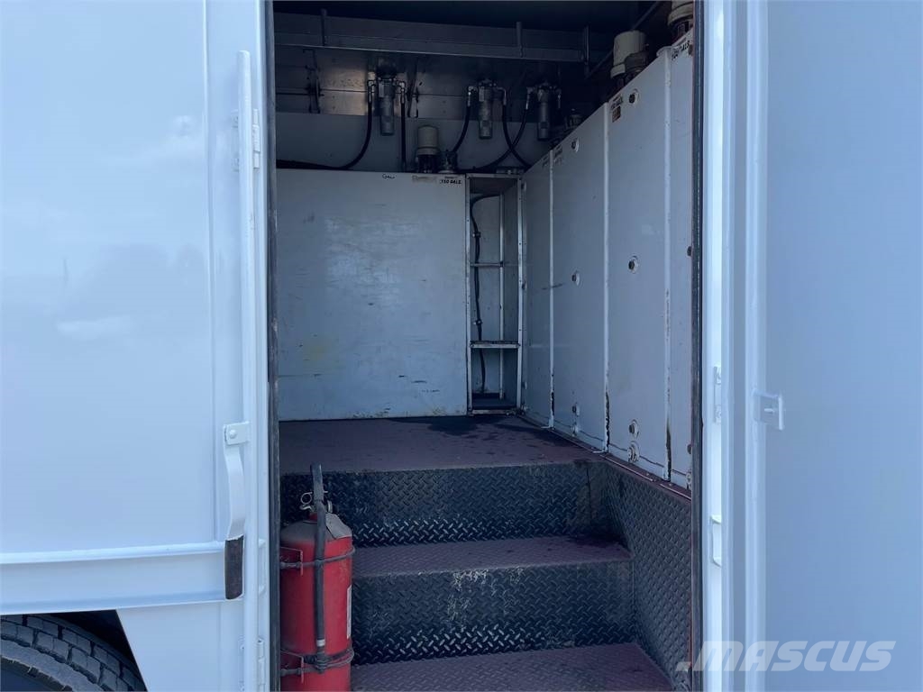 Peterbilt 335 건설 장비 - 기타