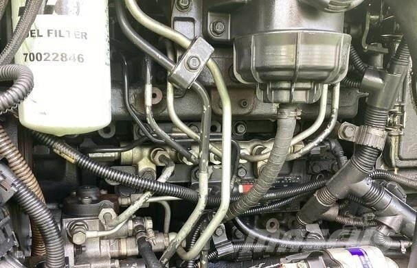 SkyTrak 10054 伸縮臂操作車