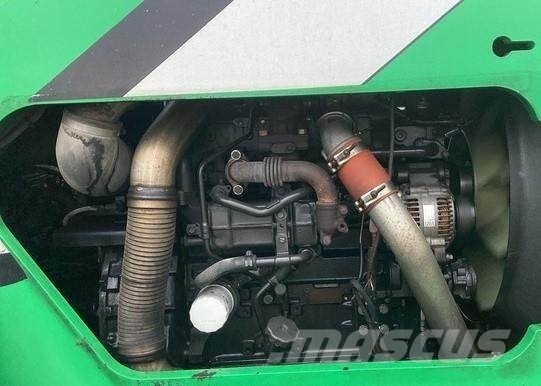 SkyTrak 10054 伸縮臂操作車