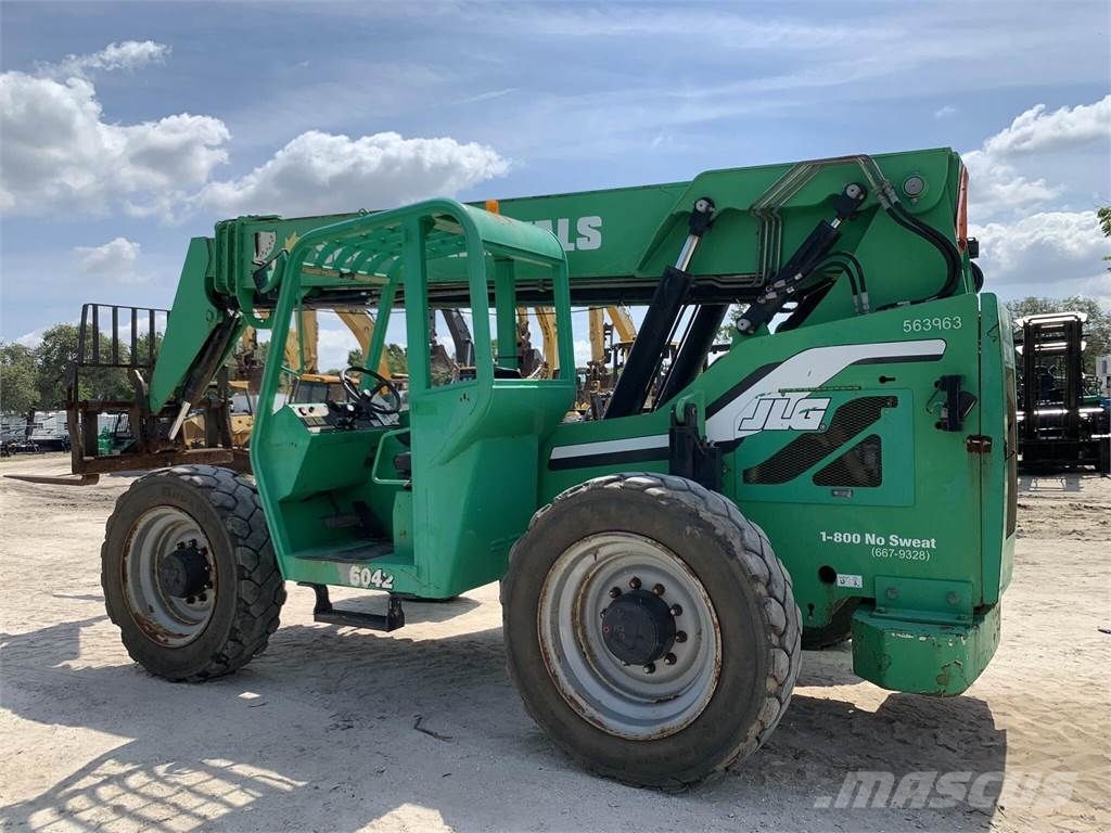 SkyTrak 6042 Telescopic handlers