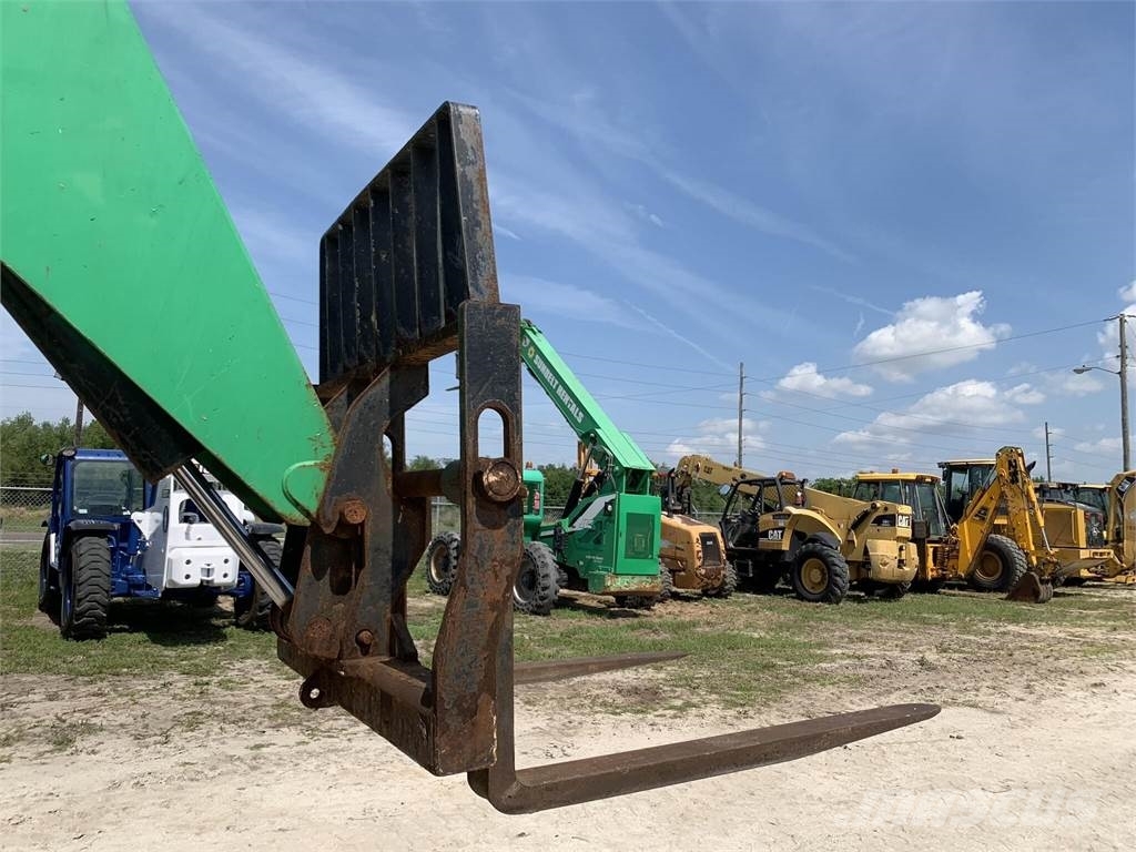 SkyTrak 6042 Telescopic handlers