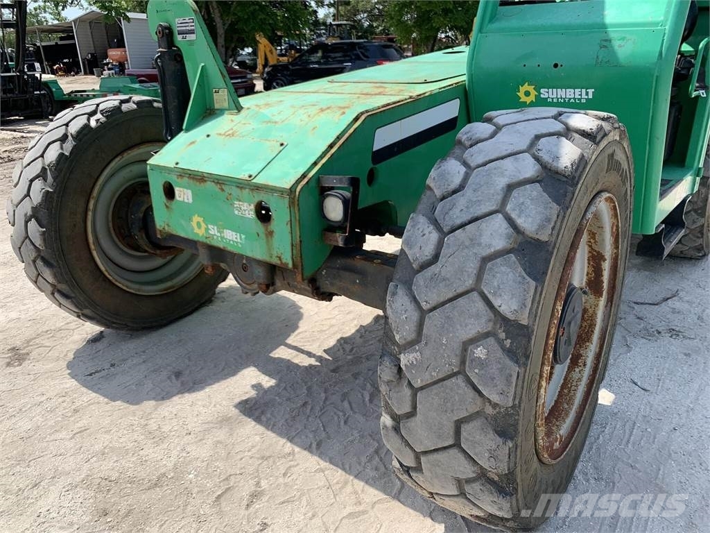 SkyTrak 6042 Telescopic handlers
