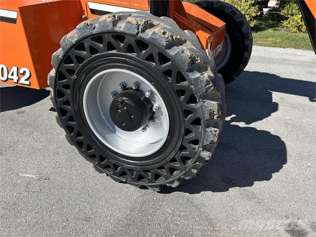 SkyTrak 6042 Telescopic handlers