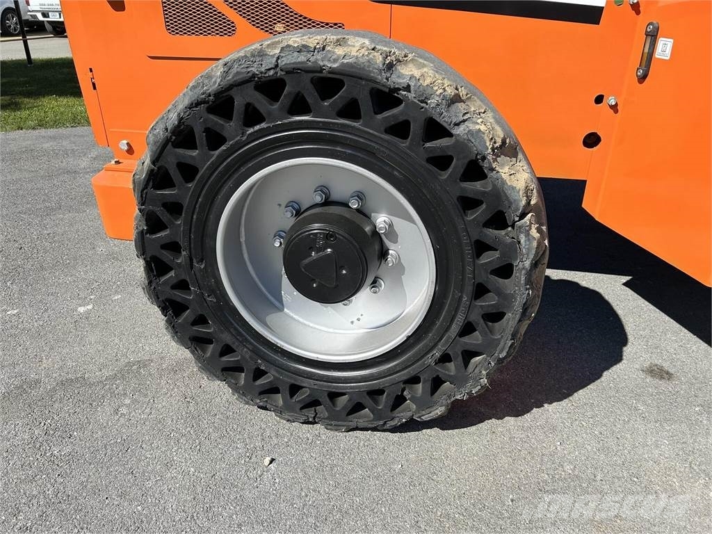 SkyTrak 6042 Telescopic handlers