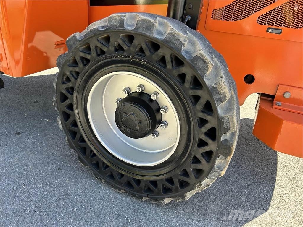 SkyTrak 6042 Telescopic handlers