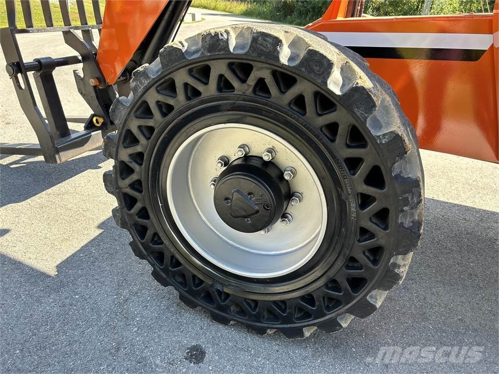 SkyTrak 6042 Telescopic handlers
